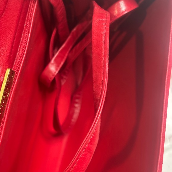 Vintage Stuart Weitzman “Chain Swirl” Red Suede Clutch - Picture 10 of 10